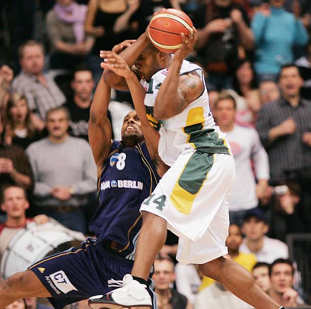 并在进攻端 并在进攻端