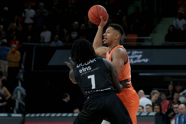 的年龄和潜 的年龄和潜